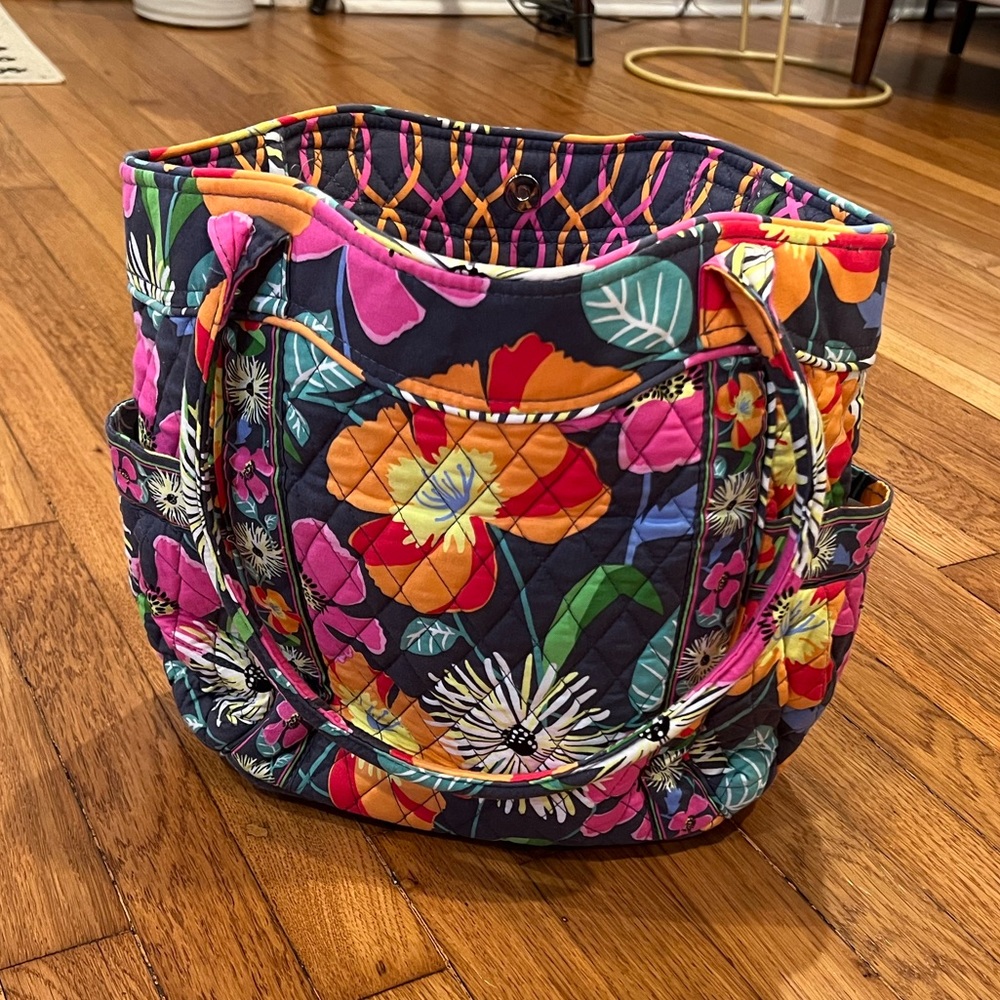 Vera Bradley Tote Bag- Discontinued Pattern Jazzy Blooms